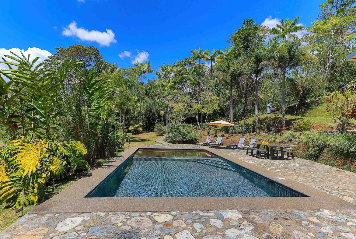VILLA CHIRRIPO PROPERTY WITH PANORAMIC VIEWS OF THE MOUNTAINS AND SUNSET, IN RIVAS – 8.7 ACRES