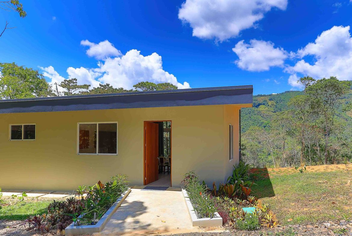 VILLA CHIRRIPO PROPERTY WITH PANORAMIC VIEWS OF THE MOUNTAINS AND SUNSET, IN RIVAS – 8.7 ACRES