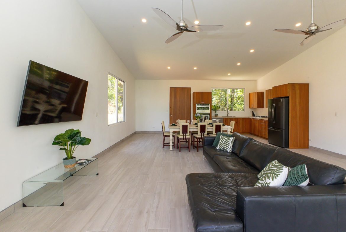 VILLA CHIRRIPO PROPERTY WITH PANORAMIC VIEWS OF THE MOUNTAINS AND SUNSET, IN RIVAS – 8.7 ACRES