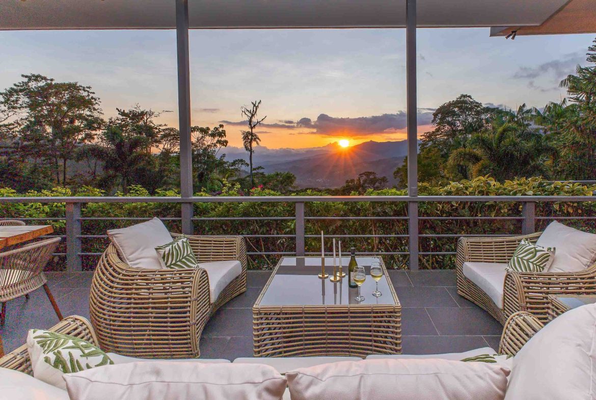 VILLA CHIRRIPO PROPERTY WITH PANORAMIC VIEWS OF THE MOUNTAINS AND SUNSET, IN RIVAS – 8.7 ACRES