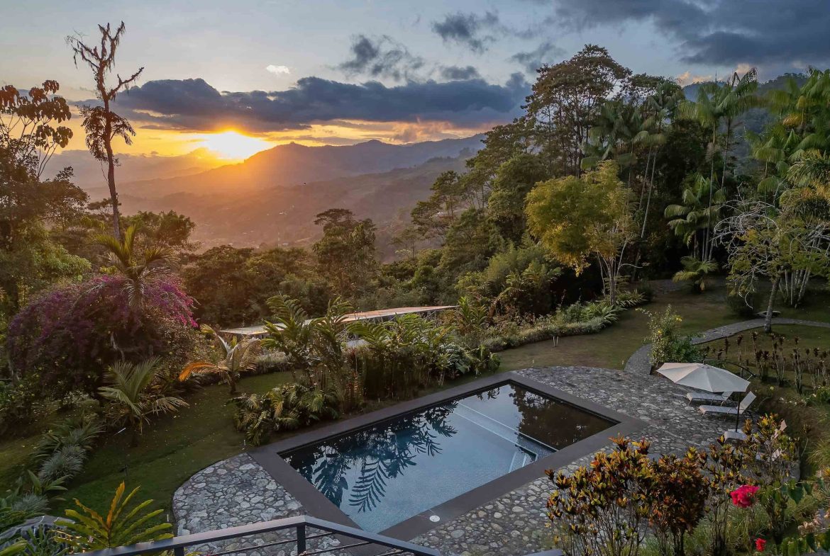 VILLA CHIRRIPO PROPERTY WITH PANORAMIC VIEWS OF THE MOUNTAINS AND SUNSET, IN RIVAS – 8.7 ACRES, Uvita, Costa Rica — photo 5