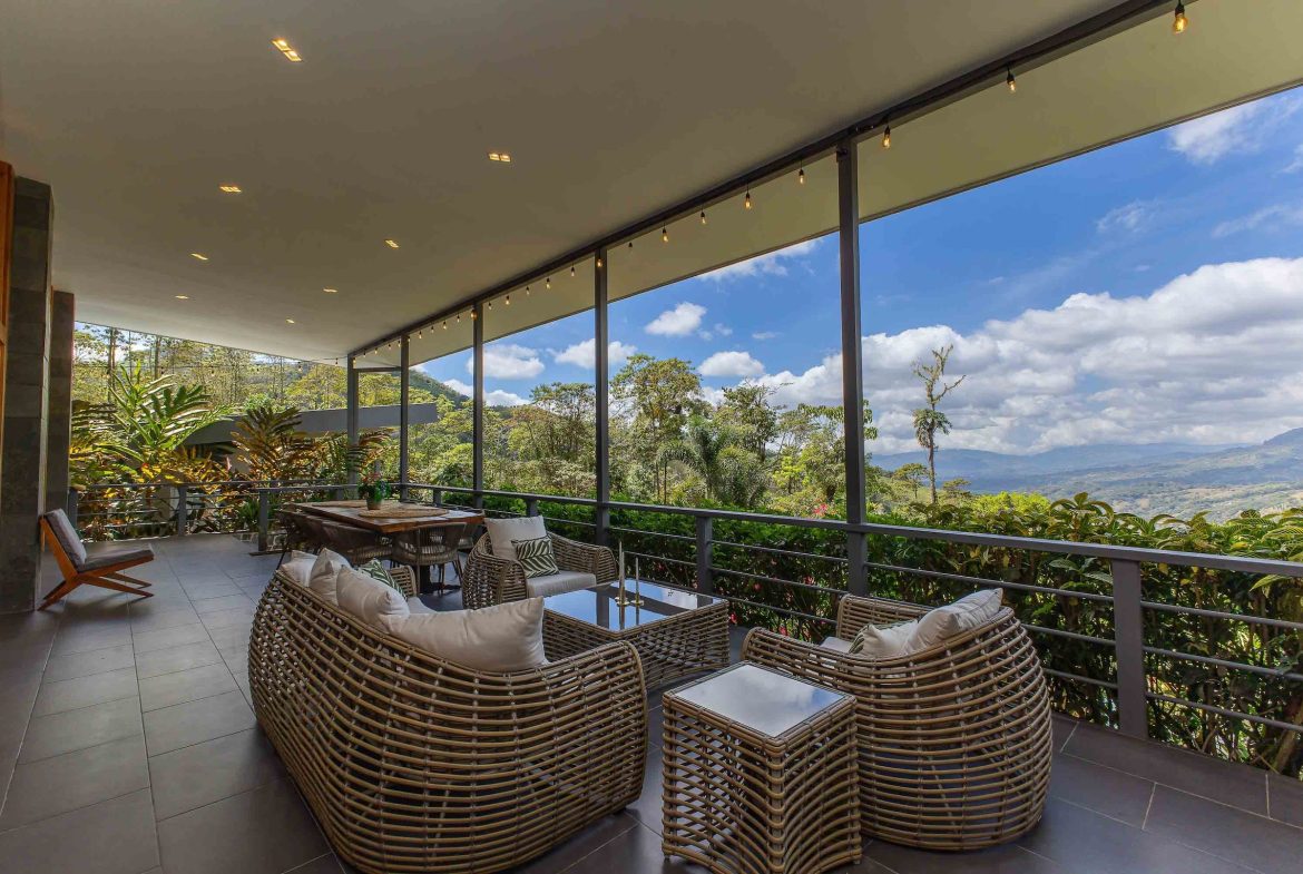 VILLA CHIRRIPO PROPERTY WITH PANORAMIC VIEWS OF THE MOUNTAINS AND SUNSET, IN RIVAS – 8.7 ACRES