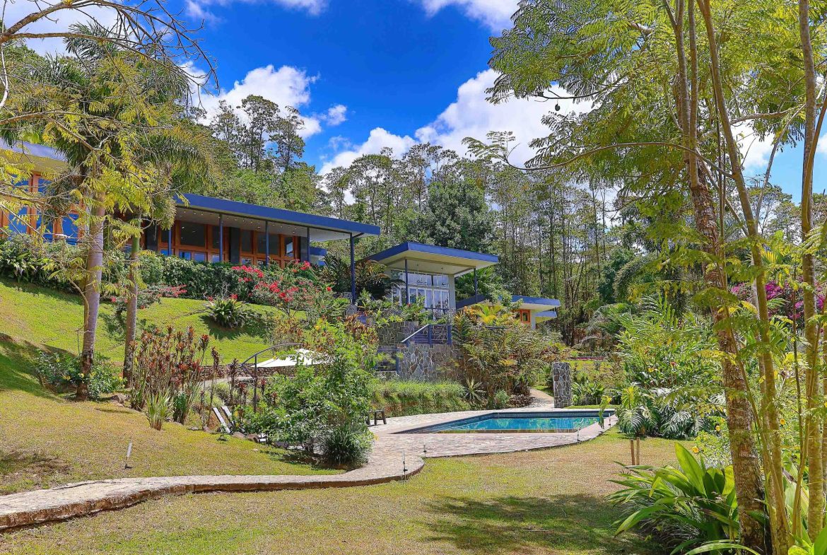 VILLA CHIRRIPO PROPERTY WITH PANORAMIC VIEWS OF THE MOUNTAINS AND SUNSET, IN RIVAS – 8.7 ACRES
