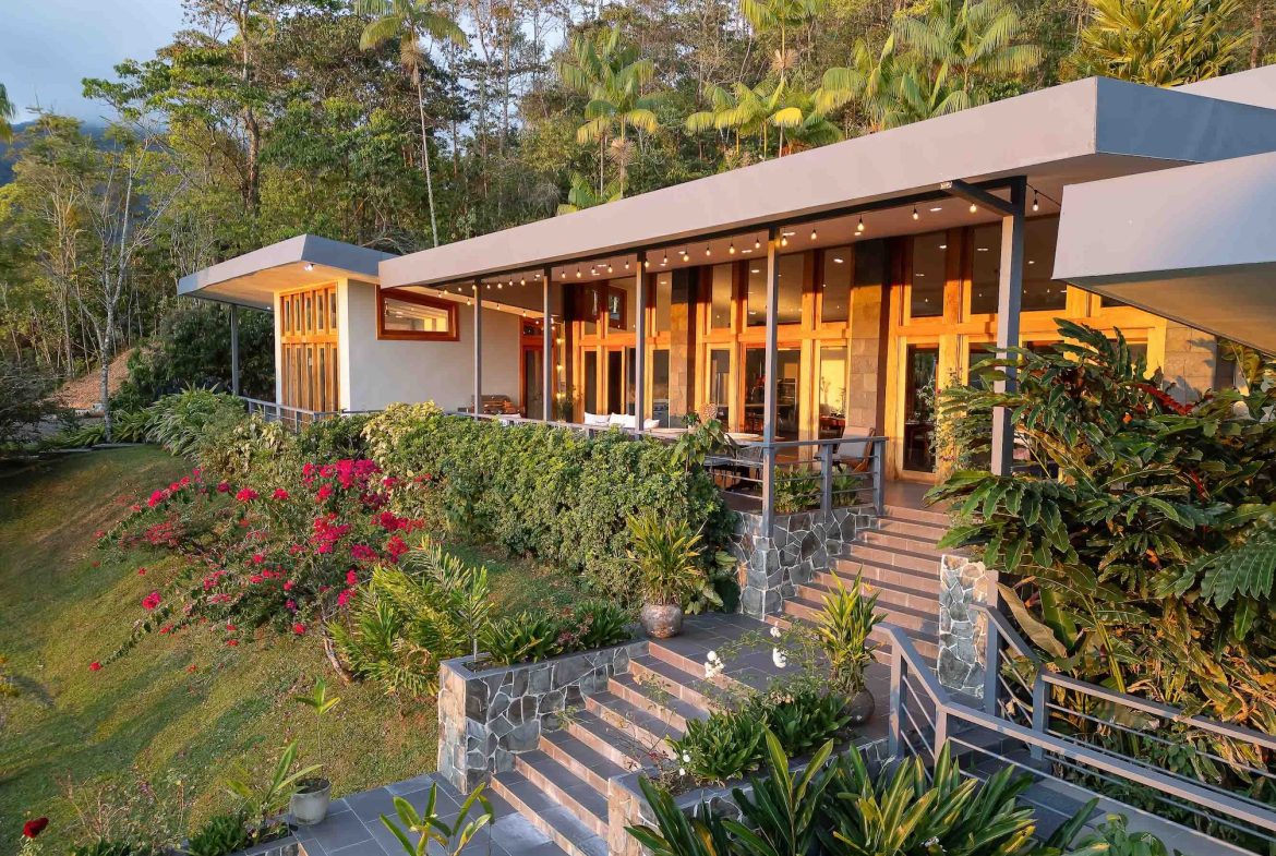 VILLA CHIRRIPO PROPERTY WITH PANORAMIC VIEWS OF THE MOUNTAINS AND SUNSET, IN RIVAS – 8.7 ACRES, Uvita, Costa Rica — photo 6