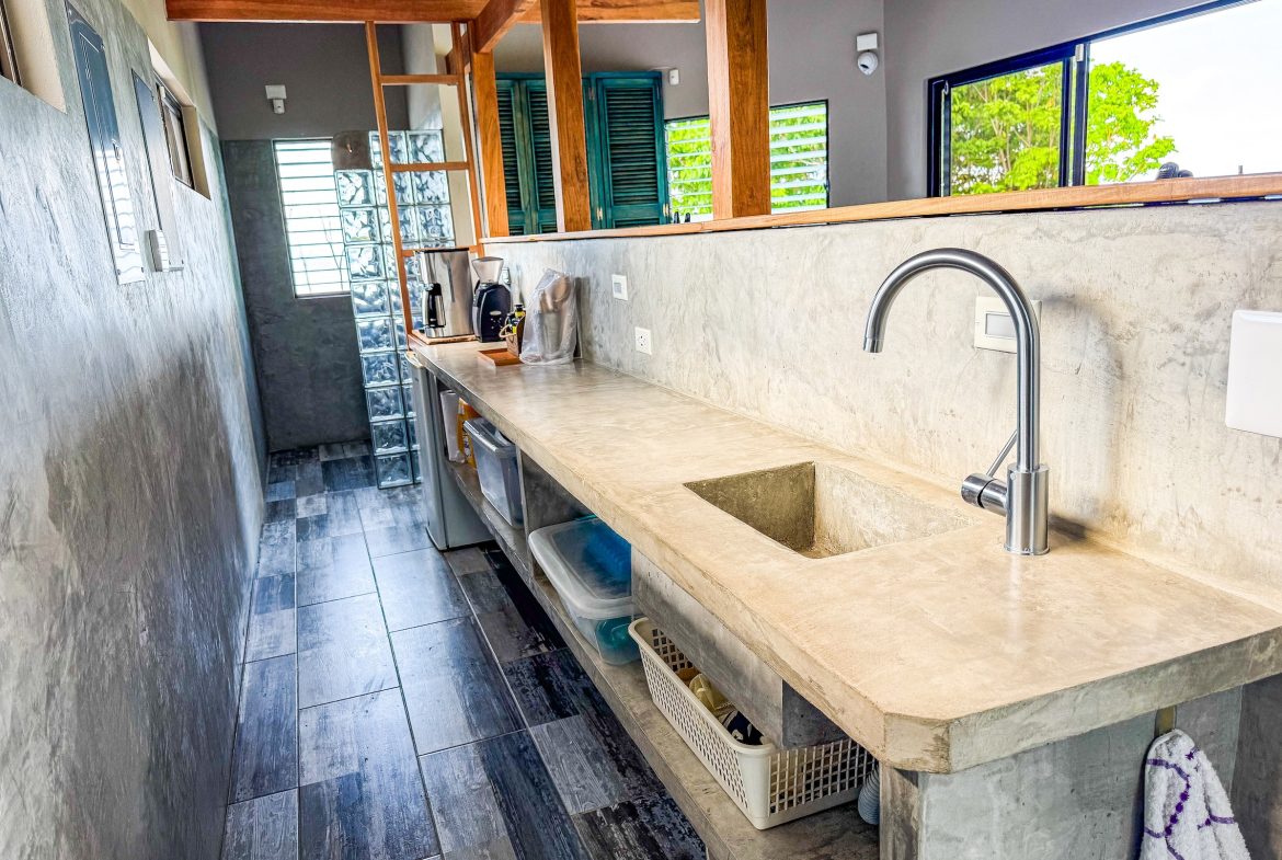 MOUNTAIN PROPERTY WITH ONE BEDROOM WITH OCEAN FRONT VIEWS, IN CINCO VENTANAS – 0.64 ACRES