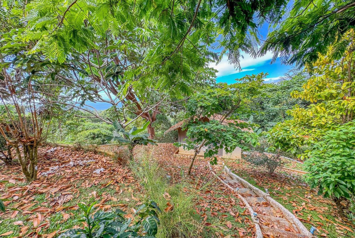 MOUNTAIN PROPERTY WITH ONE BEDROOM WITH OCEAN FRONT VIEWS, IN CINCO VENTANAS – 0.64 ACRES