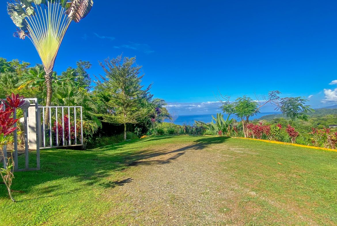 MOUNTAIN PROPERTY WITH ONE BEDROOM WITH OCEAN FRONT VIEWS, IN CINCO VENTANAS – 0.64 ACRES