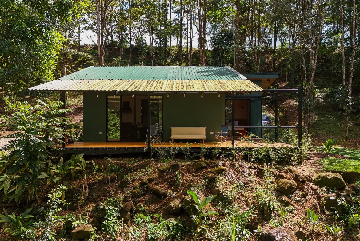 PROPERTY WITH ONE BEDROOM WITH BEAUTIFUL VIEWS OF THE NATURE, IN QUIZARRA PEREZ ZELEDON – 4.5 ACRES, Uvita, Costa Rica — photo 3