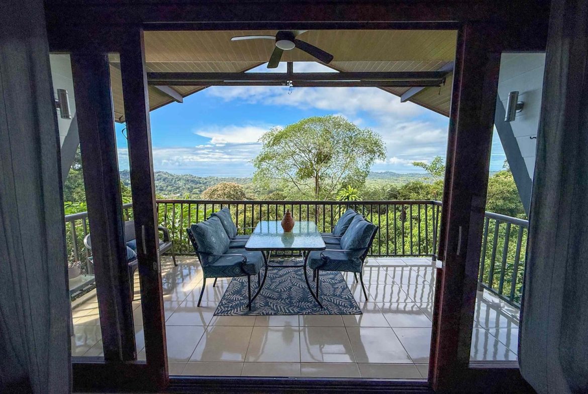 MOUNTAIN PROPERTY WITH FOUR BEDROOM WITH OCEAN VIEWS, IN OJOCHAL – 0.37 ACRES
