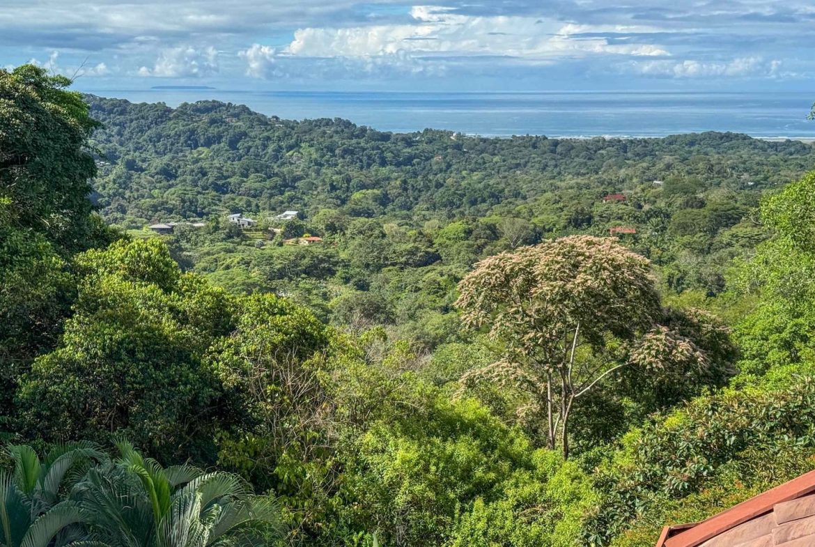 MOUNTAIN PROPERTY WITH FOUR BEDROOM WITH OCEAN VIEWS, IN OJOCHAL – 0.37 ACRES