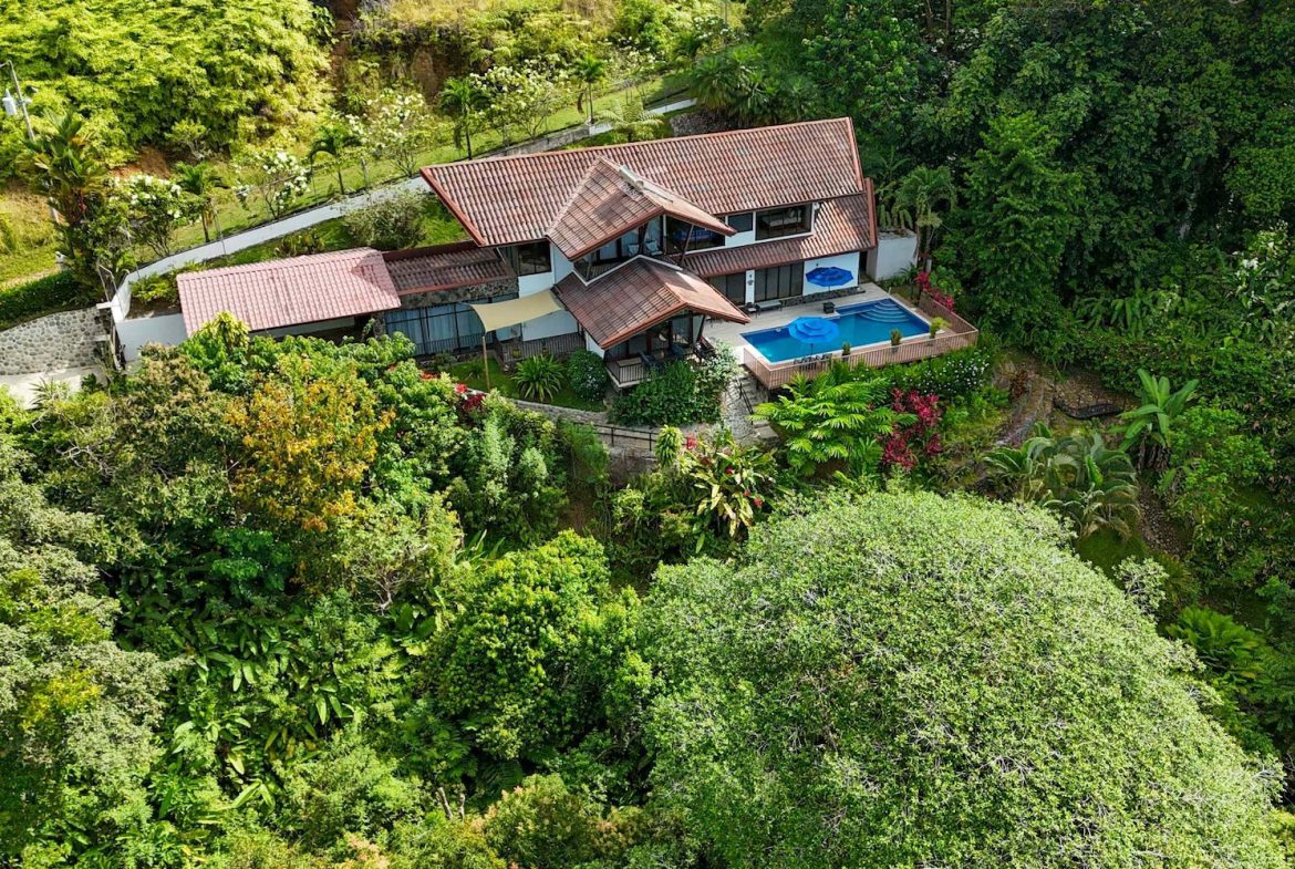 MOUNTAIN PROPERTY WITH FOUR BEDROOM WITH OCEAN VIEWS, IN OJOCHAL – 0.37 ACRES, Uvita, Costa Rica — photo 1