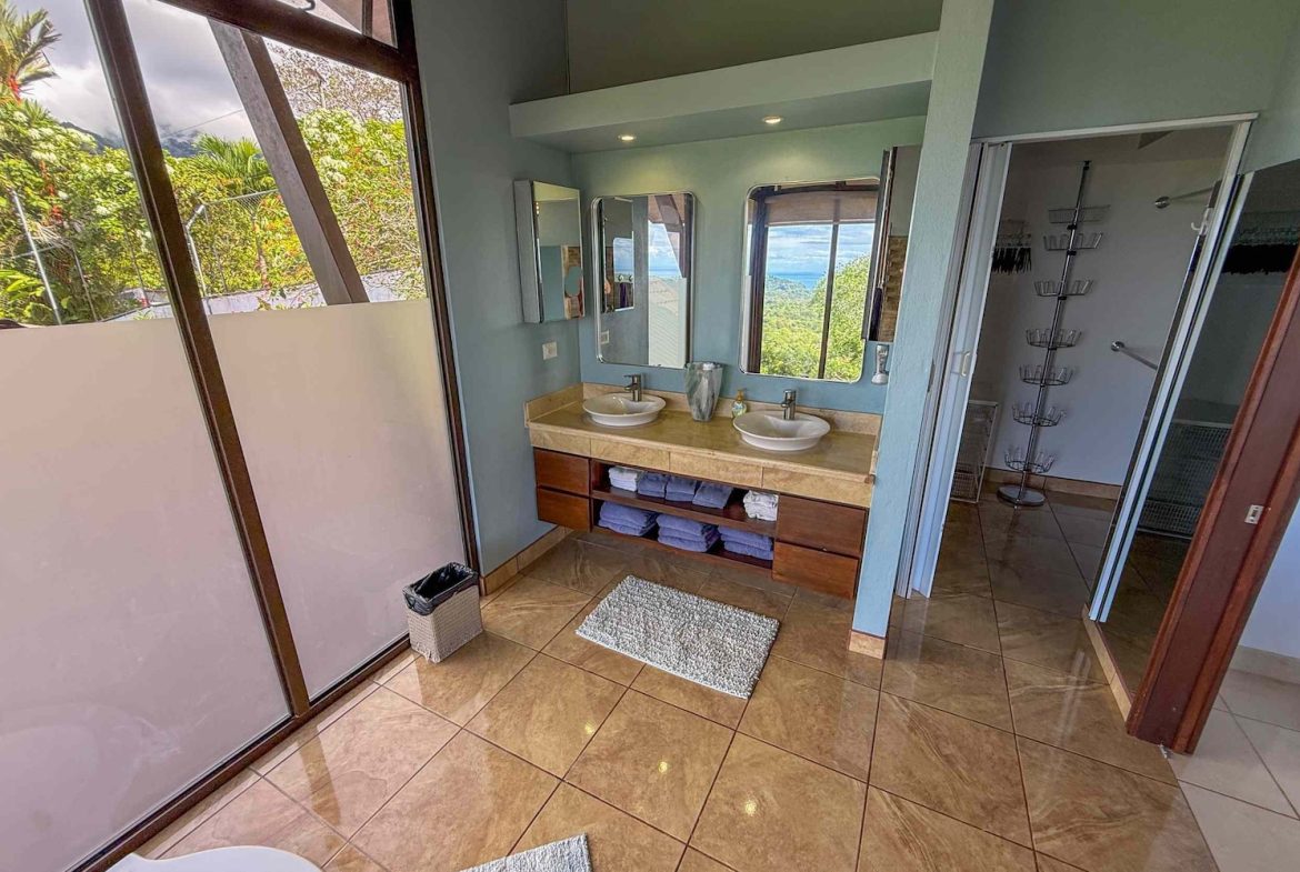 MOUNTAIN PROPERTY WITH FOUR BEDROOM WITH OCEAN VIEWS, IN OJOCHAL – 0.37 ACRES