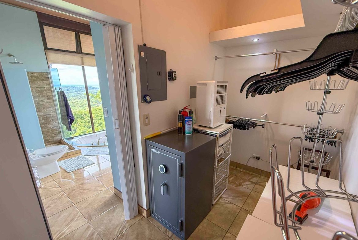 MOUNTAIN PROPERTY WITH FOUR BEDROOM WITH OCEAN VIEWS, IN OJOCHAL – 0.37 ACRES