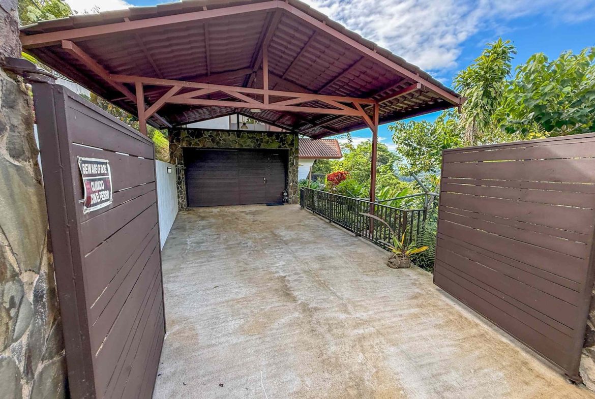 MOUNTAIN PROPERTY WITH FOUR BEDROOM WITH OCEAN VIEWS, IN OJOCHAL – 0.37 ACRES, Uvita, Costa Rica — photo 5