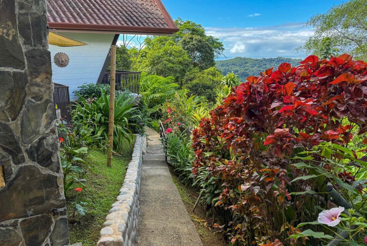 MOUNTAIN PROPERTY WITH FOUR BEDROOM WITH OCEAN VIEWS, IN OJOCHAL – 0.37 ACRES, Uvita, Costa Rica — photo 6