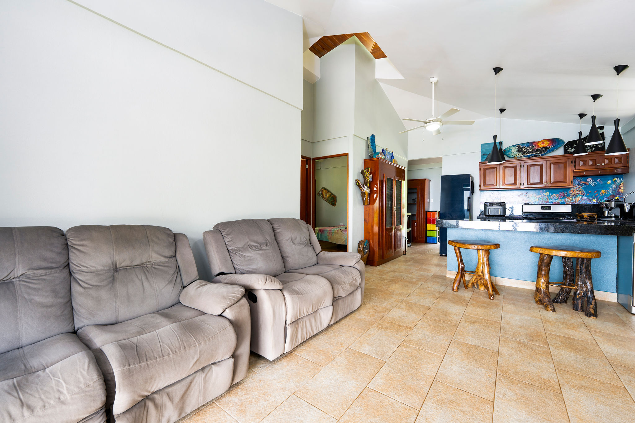 3_living and kitchen_2