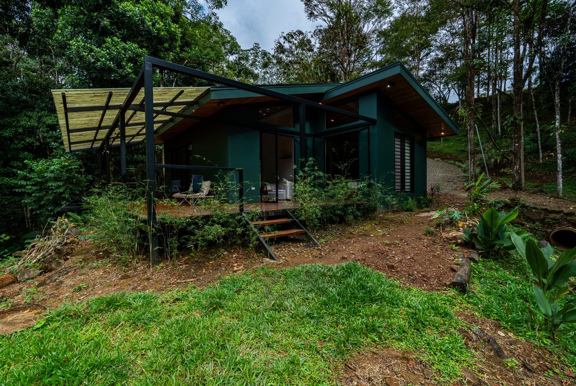PROPERTY WITH ONE BEDROOM WITH BEAUTIFUL VIEWS OF THE NATURE, IN QUIZARRA PEREZ ZELEDON – 4.5 ACRES, Uvita, Costa Rica — photo 4
