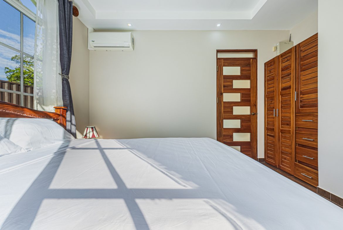BEAUTIFUL PROPERTY WITH FIVE BEDROOMS, IN LOS LAURELES  STREET UVITA – 0.23 ACRES
