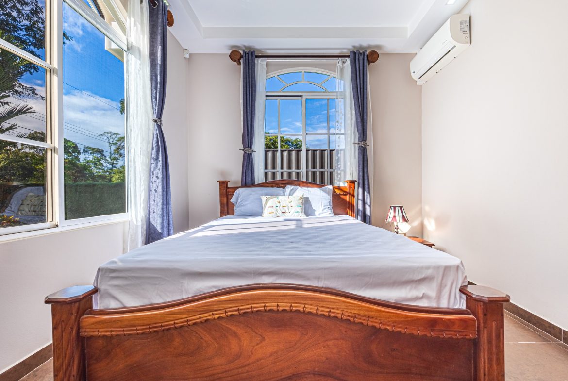 BEAUTIFUL PROPERTY WITH FIVE BEDROOMS, IN LOS LAURELES  STREET UVITA – 0.23 ACRES