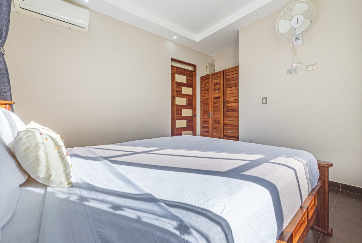 BEAUTIFUL PROPERTY WITH FIVE BEDROOMS, IN LOS LAURELES  STREET UVITA – 0.23 ACRES