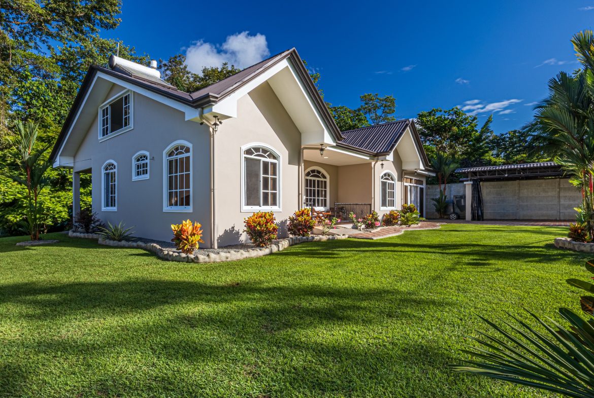 BEAUTIFUL PROPERTY WITH FIVE BEDROOMS, IN LOS LAURELES  STREET UVITA – 0.23 ACRES, Uvita, Costa Rica — photo 3