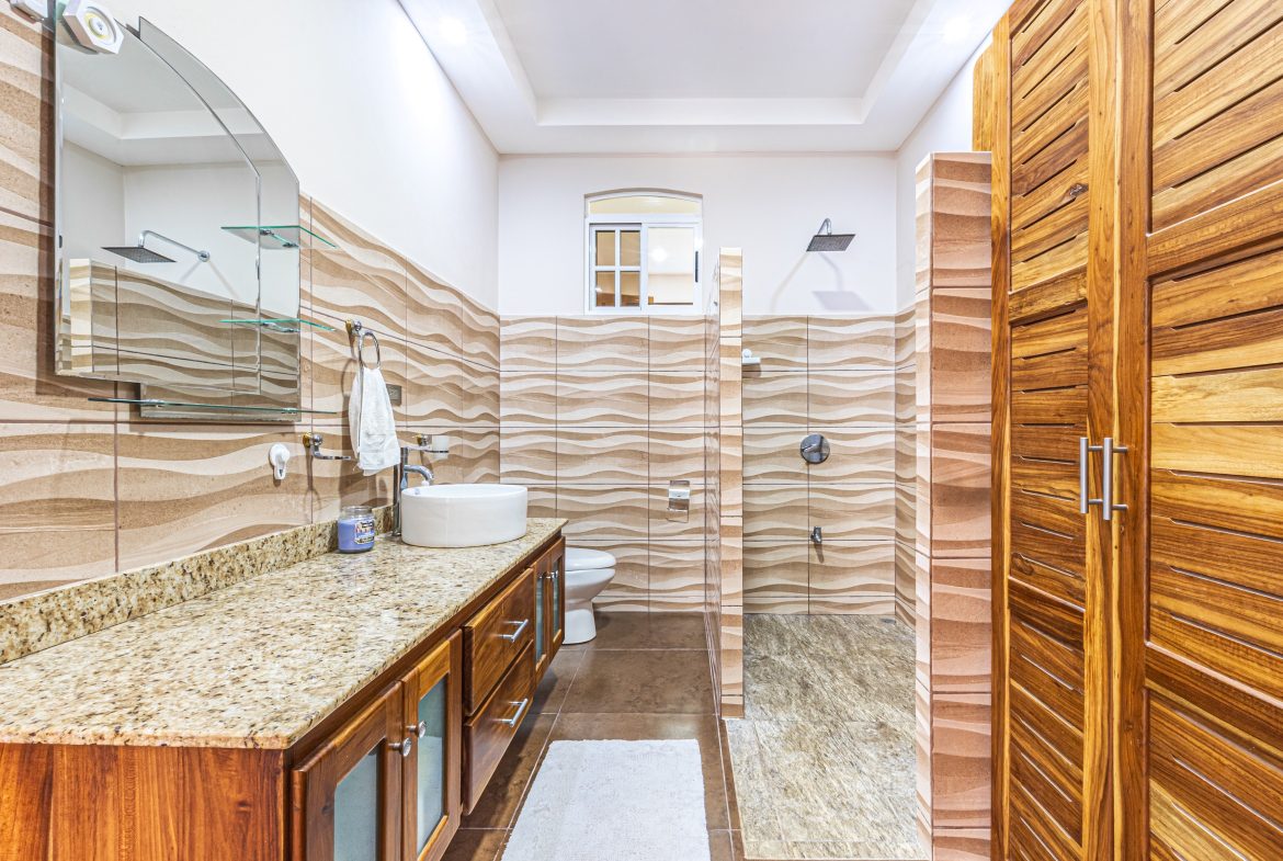 BEAUTIFUL PROPERTY WITH FIVE BEDROOMS, IN LOS LAURELES  STREET UVITA – 0.23 ACRES
