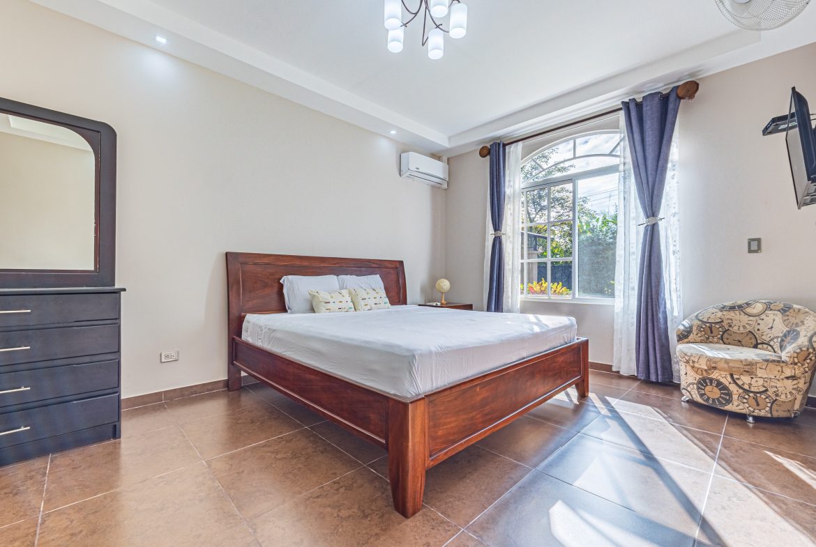 BEAUTIFUL PROPERTY WITH FIVE BEDROOMS, IN LOS LAURELES  STREET UVITA – 0.23 ACRES