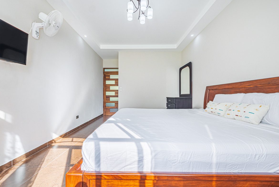 BEAUTIFUL PROPERTY WITH FIVE BEDROOMS, IN LOS LAURELES  STREET UVITA – 0.23 ACRES