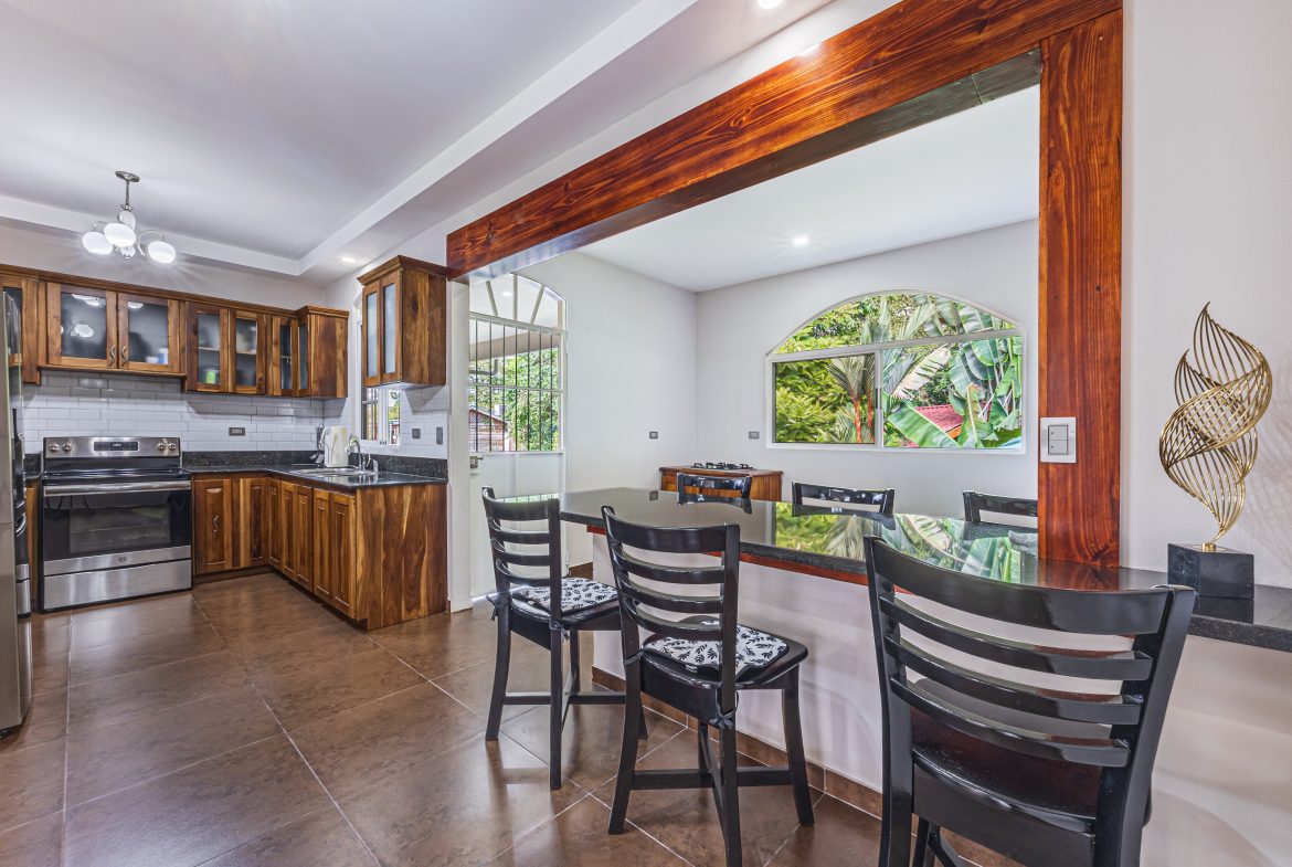 BEAUTIFUL PROPERTY WITH FIVE BEDROOMS, IN LOS LAURELES  STREET UVITA – 0.23 ACRES