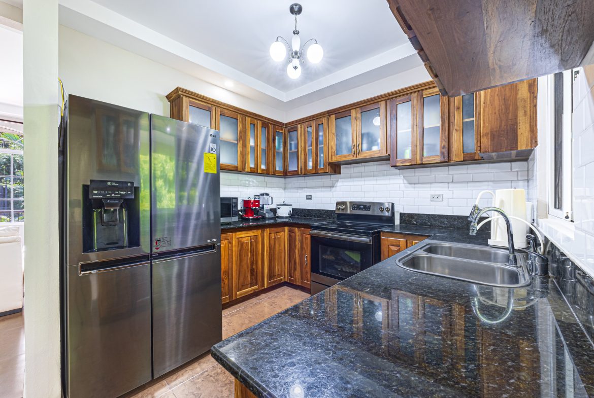 BEAUTIFUL PROPERTY WITH FIVE BEDROOMS, IN LOS LAURELES  STREET UVITA – 0.23 ACRES