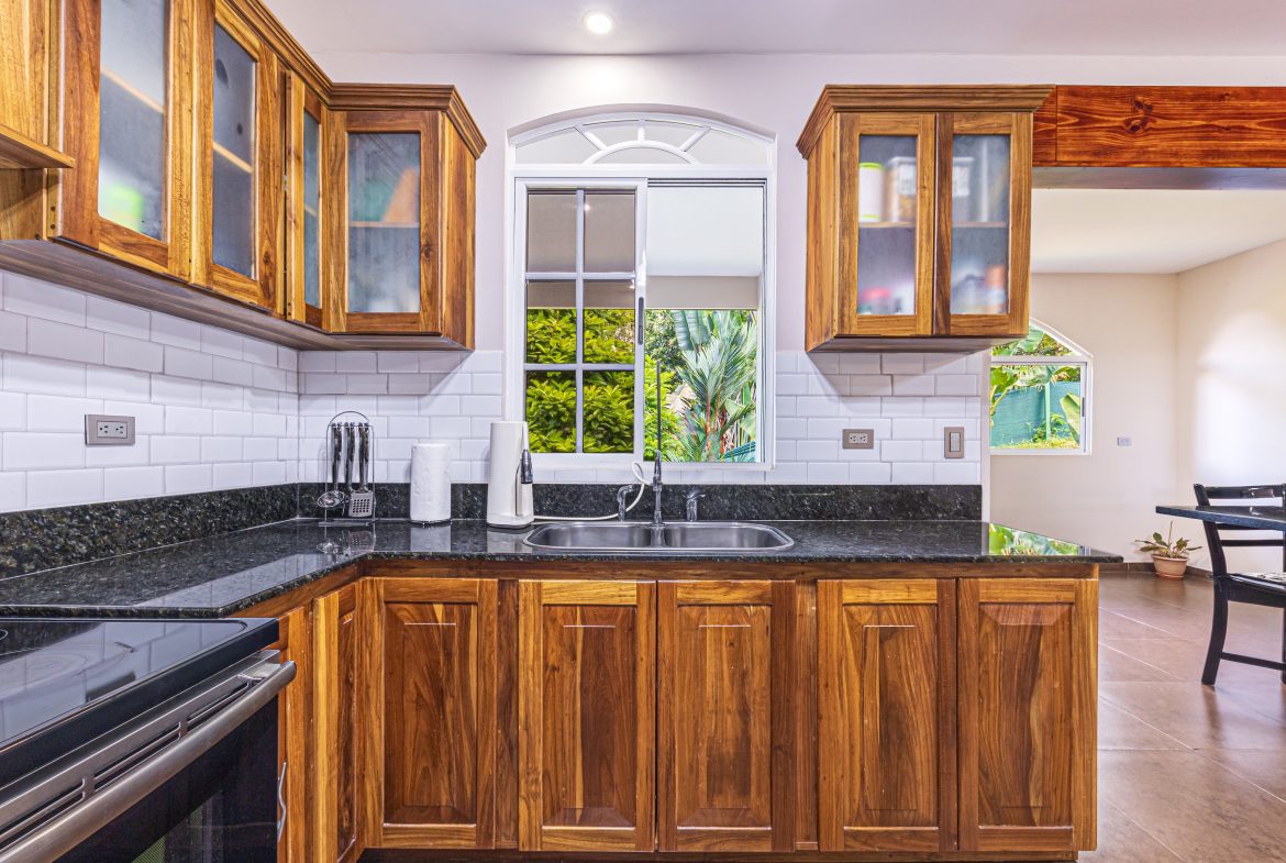 BEAUTIFUL PROPERTY WITH FIVE BEDROOMS, IN LOS LAURELES  STREET UVITA – 0.23 ACRES