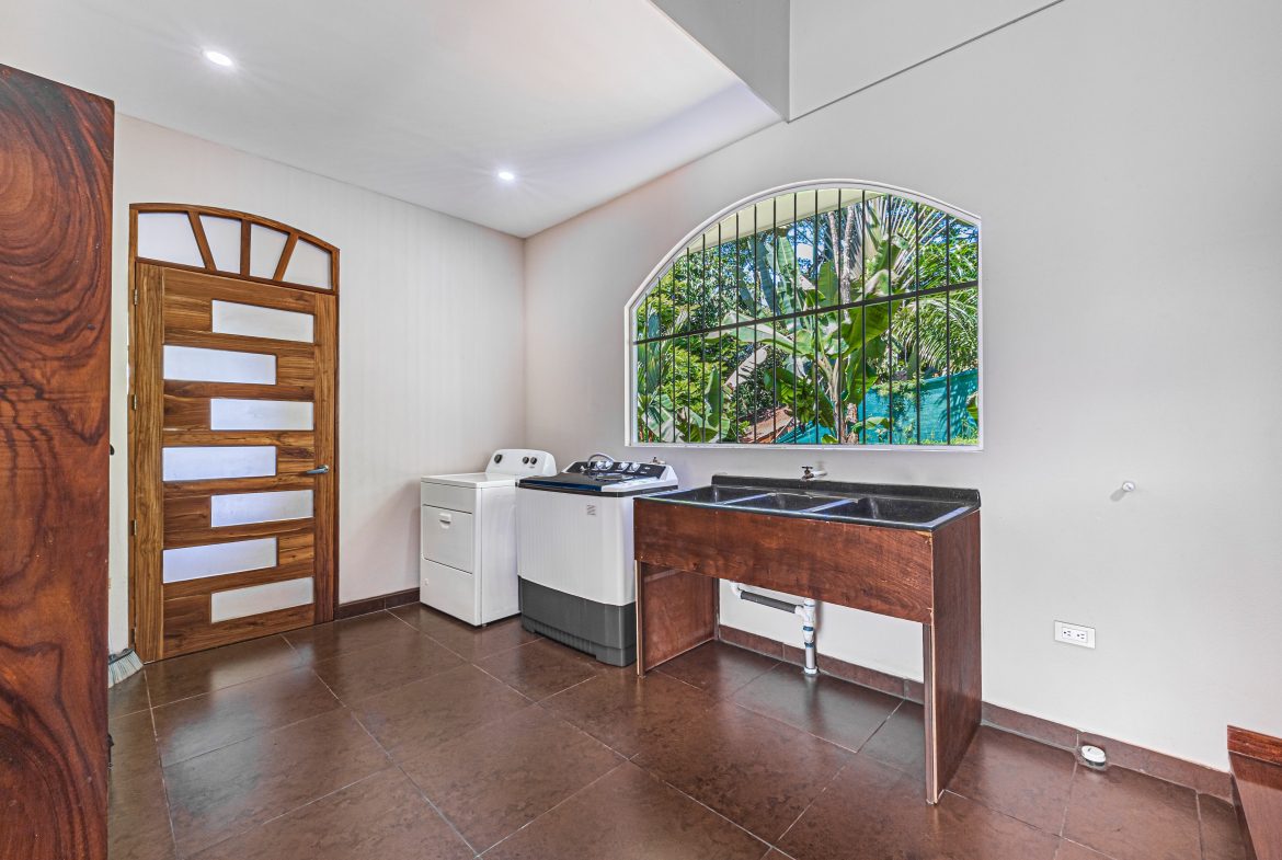 BEAUTIFUL PROPERTY WITH FIVE BEDROOMS, IN LOS LAURELES  STREET UVITA – 0.23 ACRES