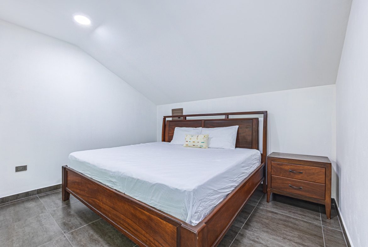 BEAUTIFUL PROPERTY WITH FIVE BEDROOMS, IN LOS LAURELES  STREET UVITA – 0.23 ACRES