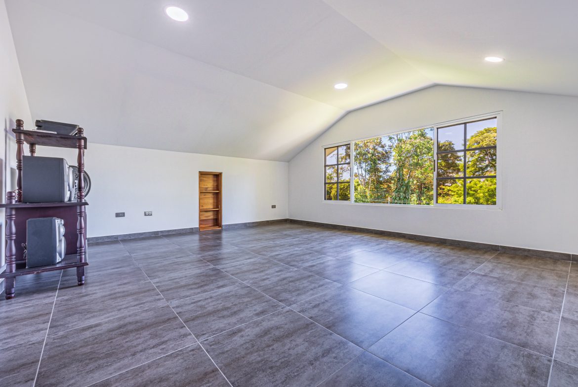 BEAUTIFUL PROPERTY WITH FIVE BEDROOMS, IN LOS LAURELES  STREET UVITA – 0.23 ACRES