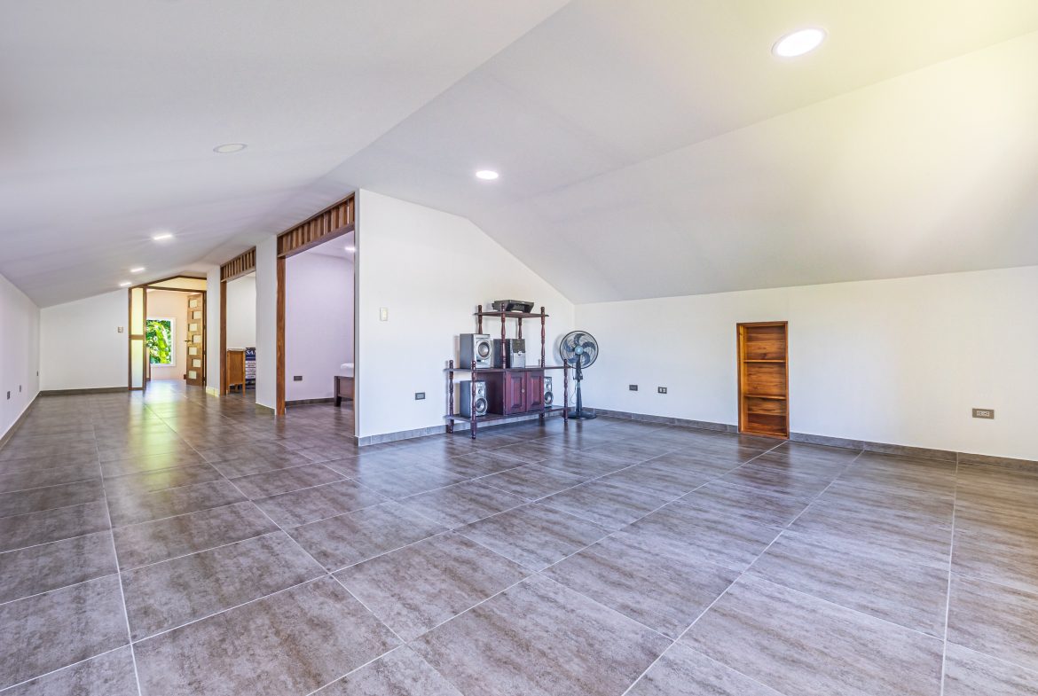 BEAUTIFUL PROPERTY WITH FIVE BEDROOMS, IN LOS LAURELES  STREET UVITA – 0.23 ACRES