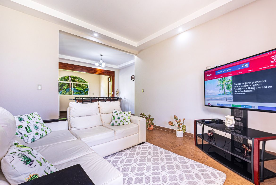 BEAUTIFUL PROPERTY WITH FIVE BEDROOMS, IN LOS LAURELES  STREET UVITA – 0.23 ACRES