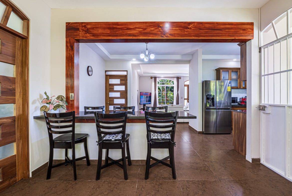 BEAUTIFUL PROPERTY WITH FIVE BEDROOMS, IN LOS LAURELES  STREET UVITA – 0.23 ACRES