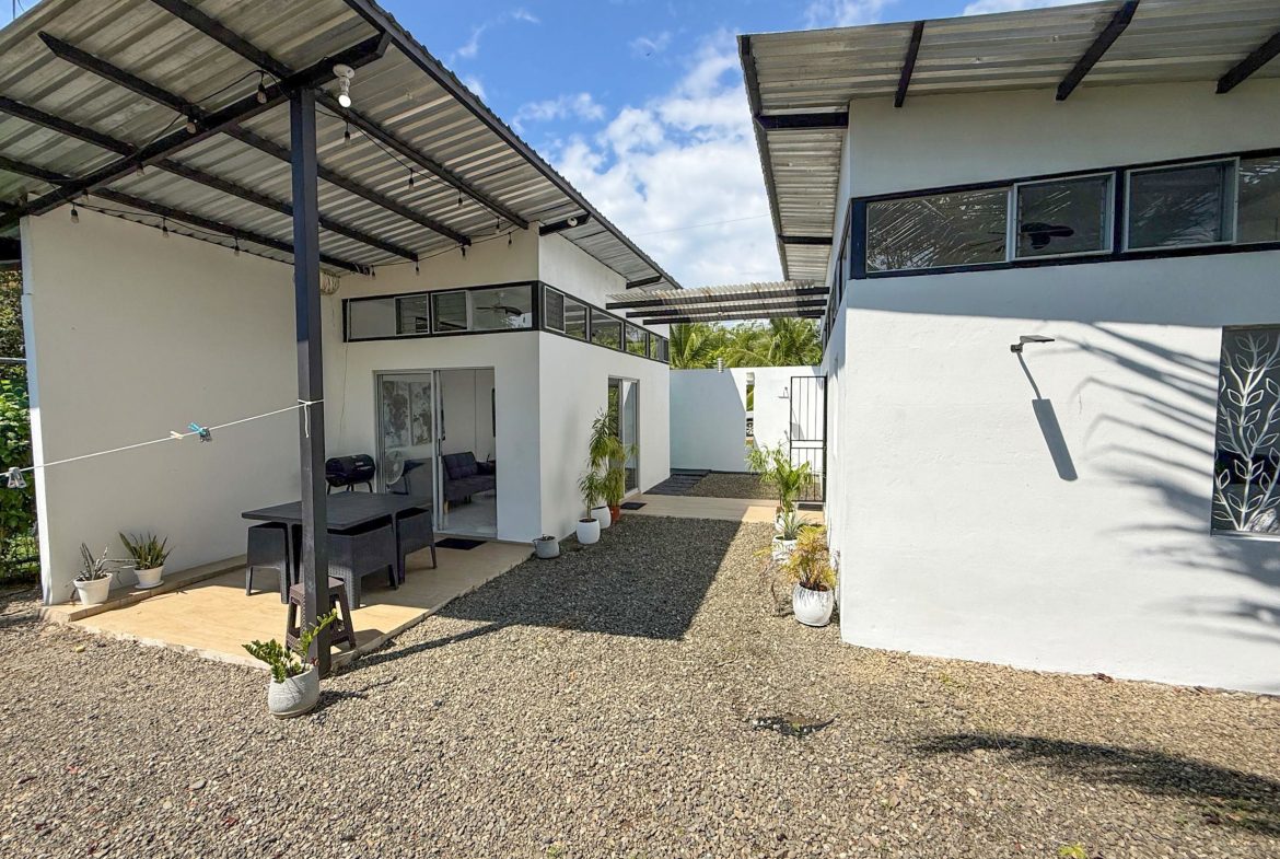 PROPERTY WITH TWO BEDROOM A STEPS OF THE BEACH, IN BAHIA BALLENA – 0.09 ACRES, Uvita, Costa Rica — photo 2