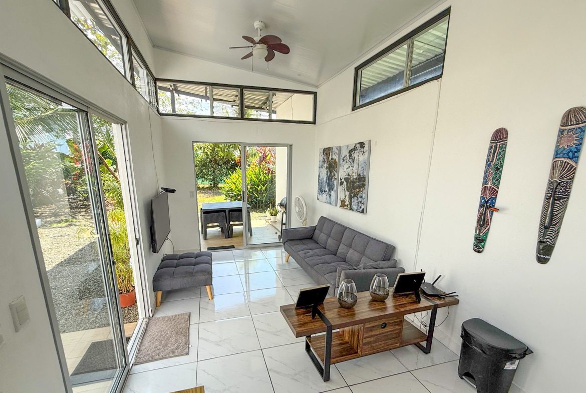 PROPERTY WITH TWO BEDROOM A STEPS OF THE BEACH, IN BAHIA BALLENA – 0.09 ACRES, Uvita, Costa Rica — photo 8