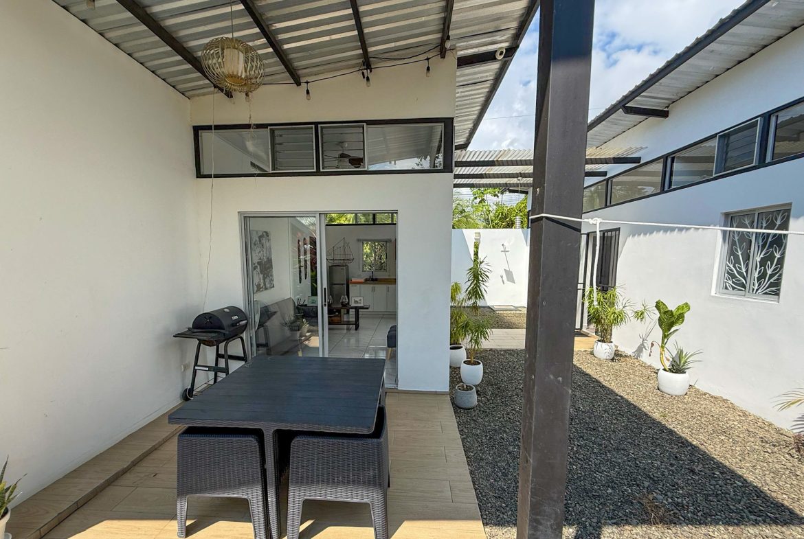 PROPERTY WITH TWO BEDROOM A STEPS OF THE BEACH, IN BAHIA BALLENA – 0.09 ACRES, Uvita, Costa Rica — photo 3