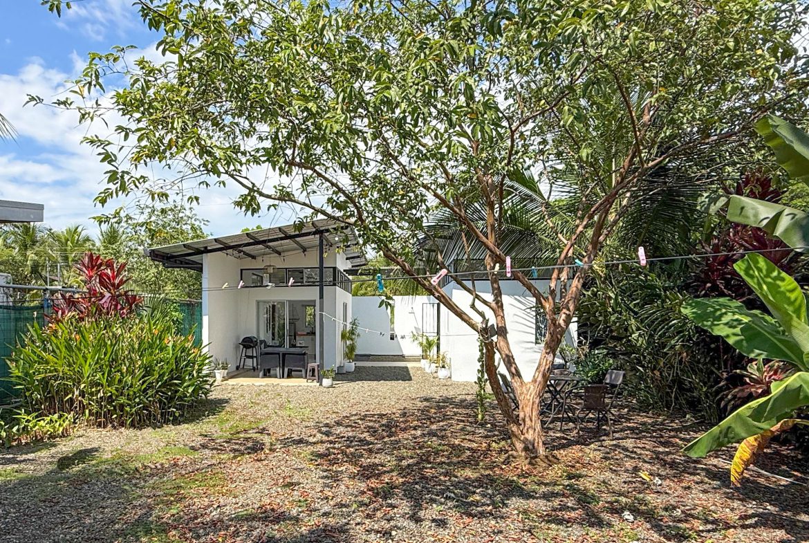 PROPERTY WITH TWO BEDROOM A STEPS OF THE BEACH, IN BAHIA BALLENA – 0.09 ACRES, Uvita, Costa Rica — photo 4