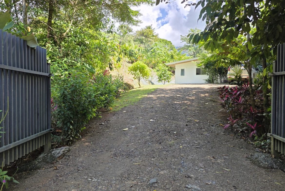 PROPERTY WITH TWO BEDROOM IN A SOLAR POWERED IN A GATED COMMUNITY, IN OJOCHAL – 1.24 ACRES, Uvita, Costa Rica — photo 3