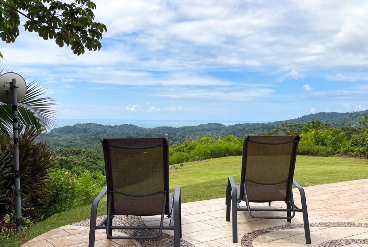 PROPERTY WITH FIVE BEDROOM IN OJOCHAL WITH SUNSET VIEWS – 0.65 ACRES