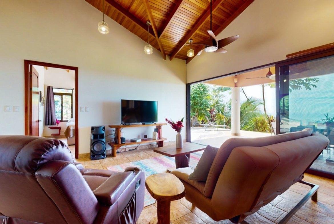RESIDENCE WITH ADDITIONAL LAND: A UNIQUE OPPORTUNITY, IN OJOCHAL – 1.45 ACRES