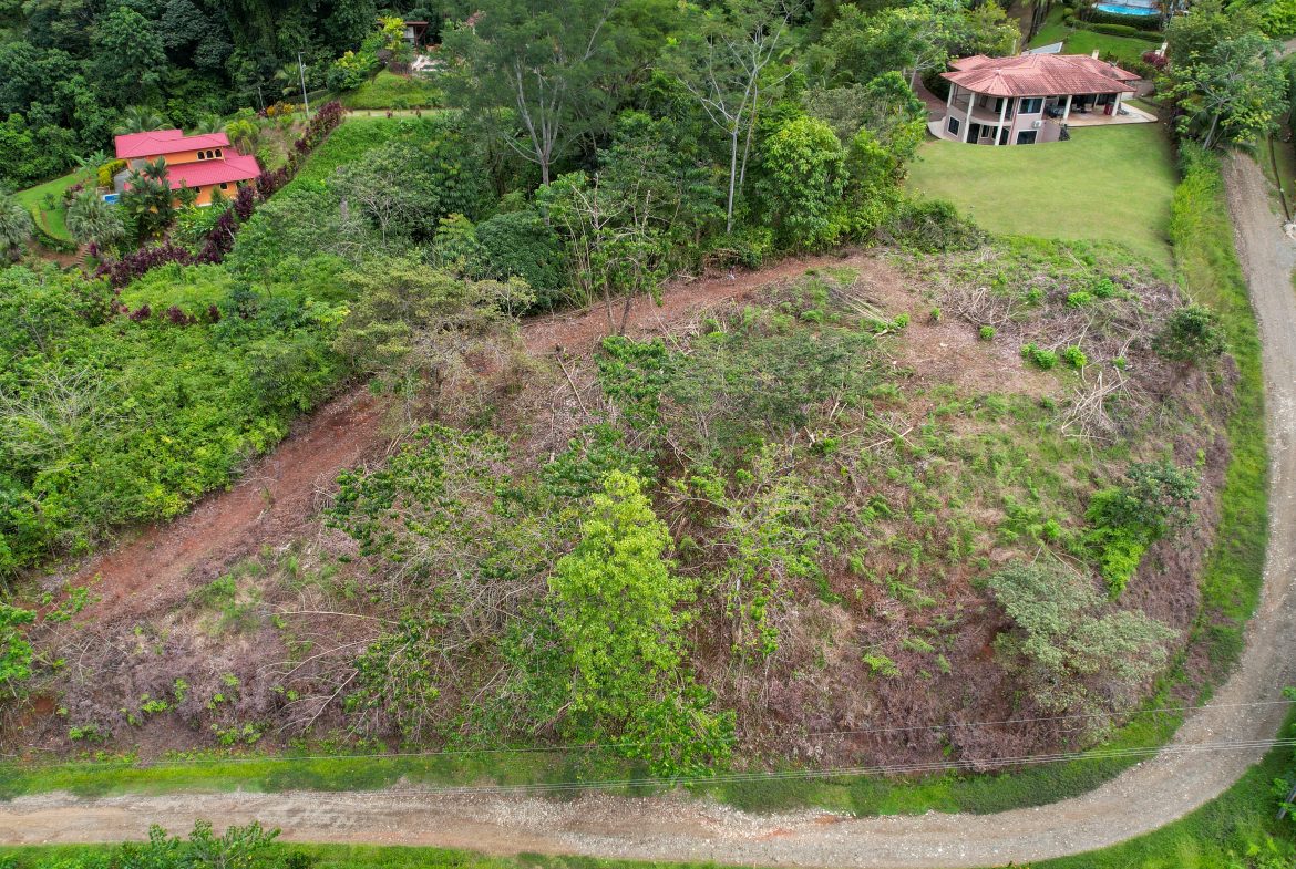 RESIDENCE WITH ADDITIONAL LAND: A UNIQUE OPPORTUNITY, IN OJOCHAL – 1.45 ACRES