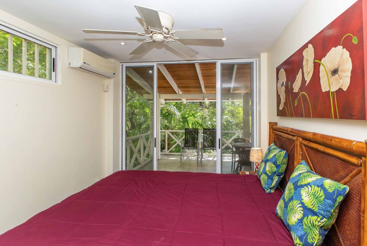 CASA AMABLE PROPERTY WITH THREE BEDROOM, IN MANUEL ANTONIO – 0.27 ACRES