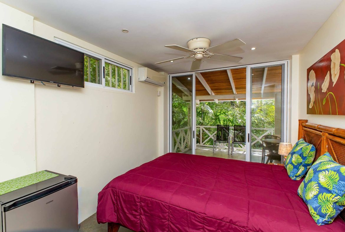 CASA AMABLE PROPERTY WITH THREE BEDROOM, IN MANUEL ANTONIO – 0.27 ACRES