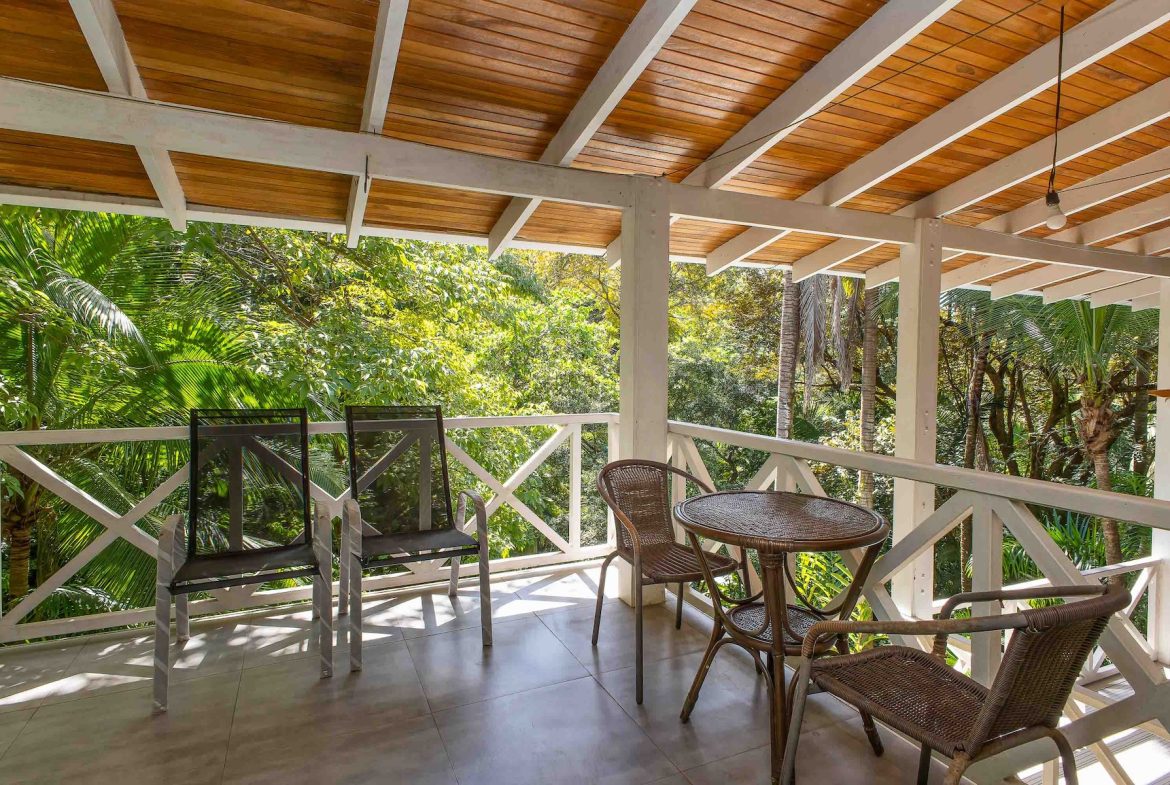 CASA AMABLE PROPERTY WITH THREE BEDROOM, IN MANUEL ANTONIO – 0.27 ACRES