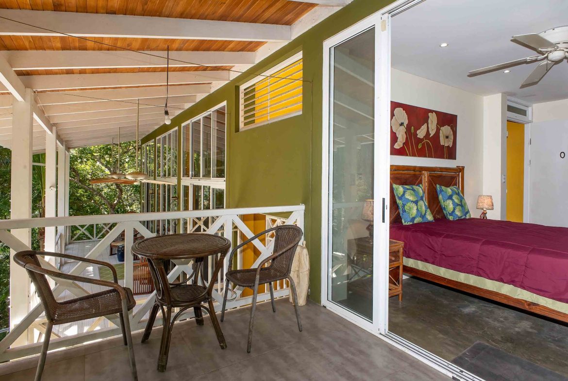 CASA AMABLE PROPERTY WITH THREE BEDROOM, IN MANUEL ANTONIO – 0.27 ACRES