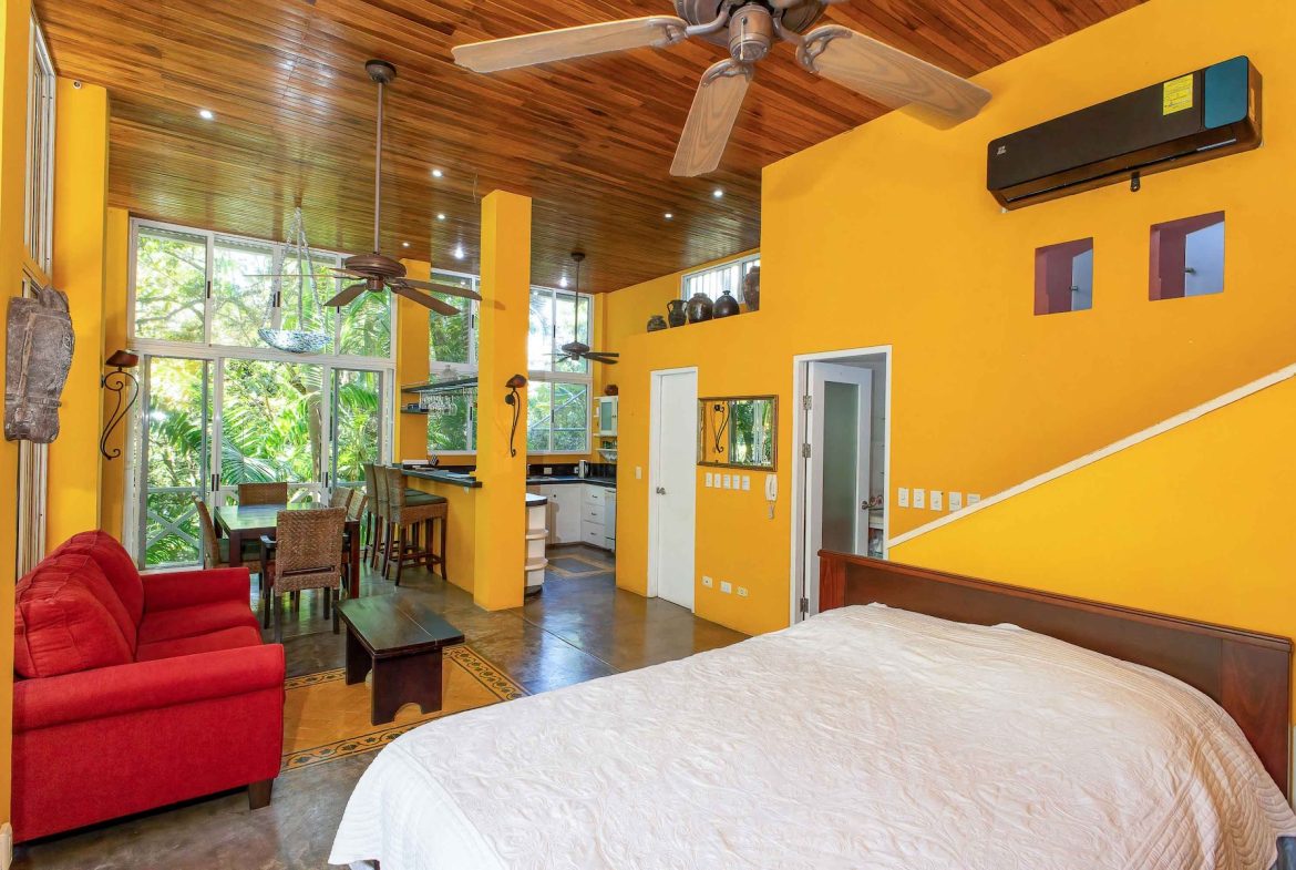 CASA AMABLE PROPERTY WITH THREE BEDROOM, IN MANUEL ANTONIO – 0.27 ACRES
